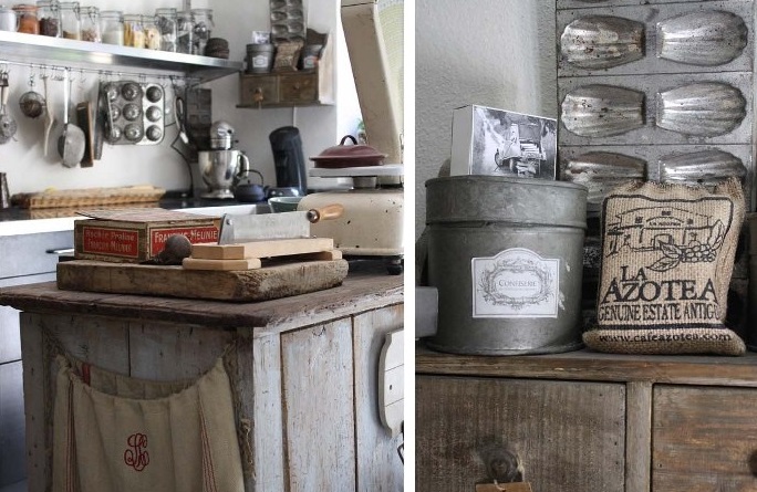 Cuisine esprit maison de campagne : buffet en bois patiné, boîtes en métal et moules anciens
