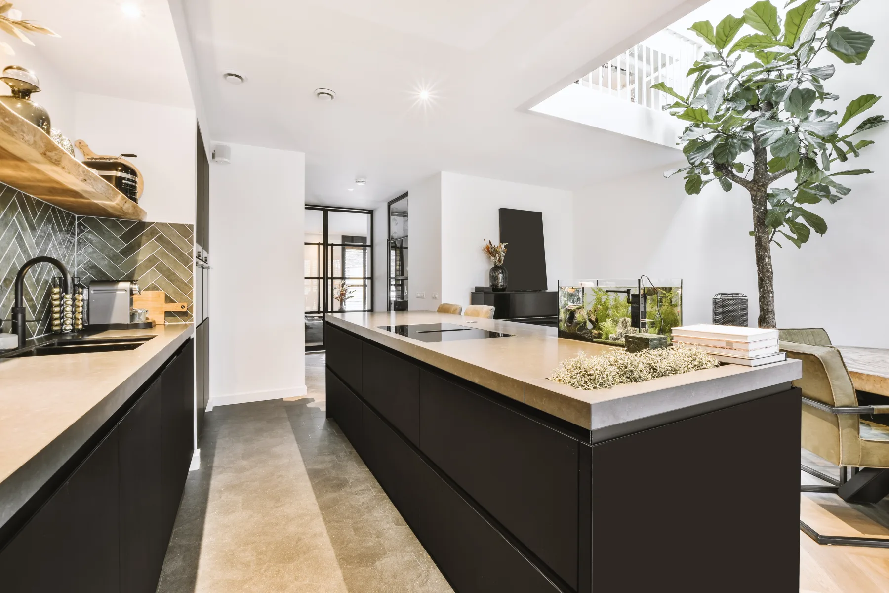 Îlot central sur mesure d’une cuisine à Auxerre, ouverte et lumineuse