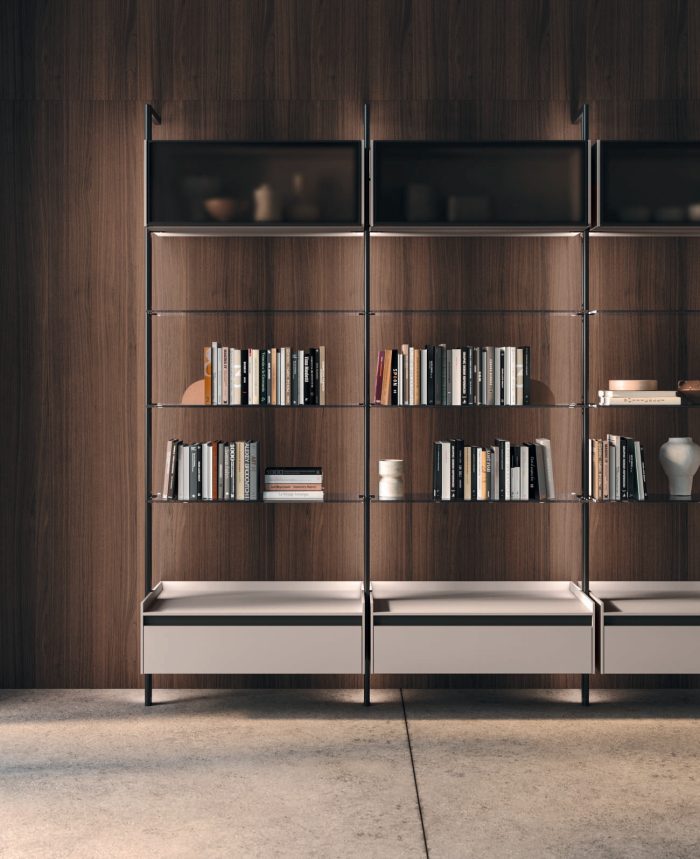 Bibliothèque vitrée sur mesure toute hauteur dans un séjour