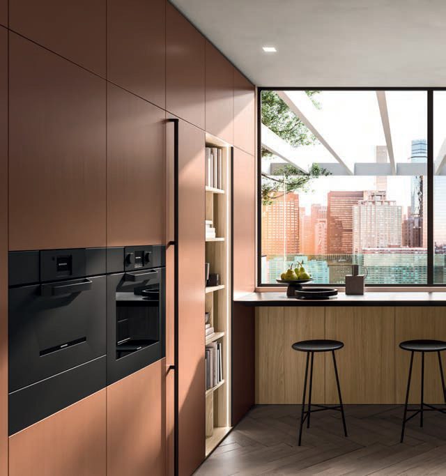 Cuisine sur mesure avec colonnes d’électroménager intégré et plan de travail